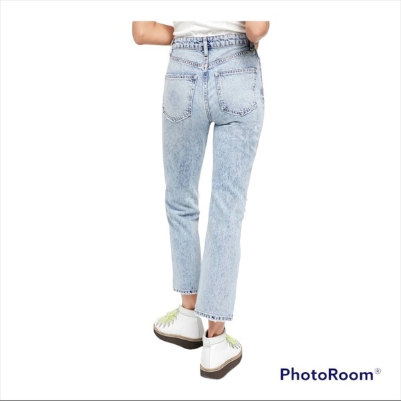 NEW FREE PEOPLE Revolve Light Wash Distressed High Rise Straight Leg Jeans Sz 27 - Picture 7 of 12